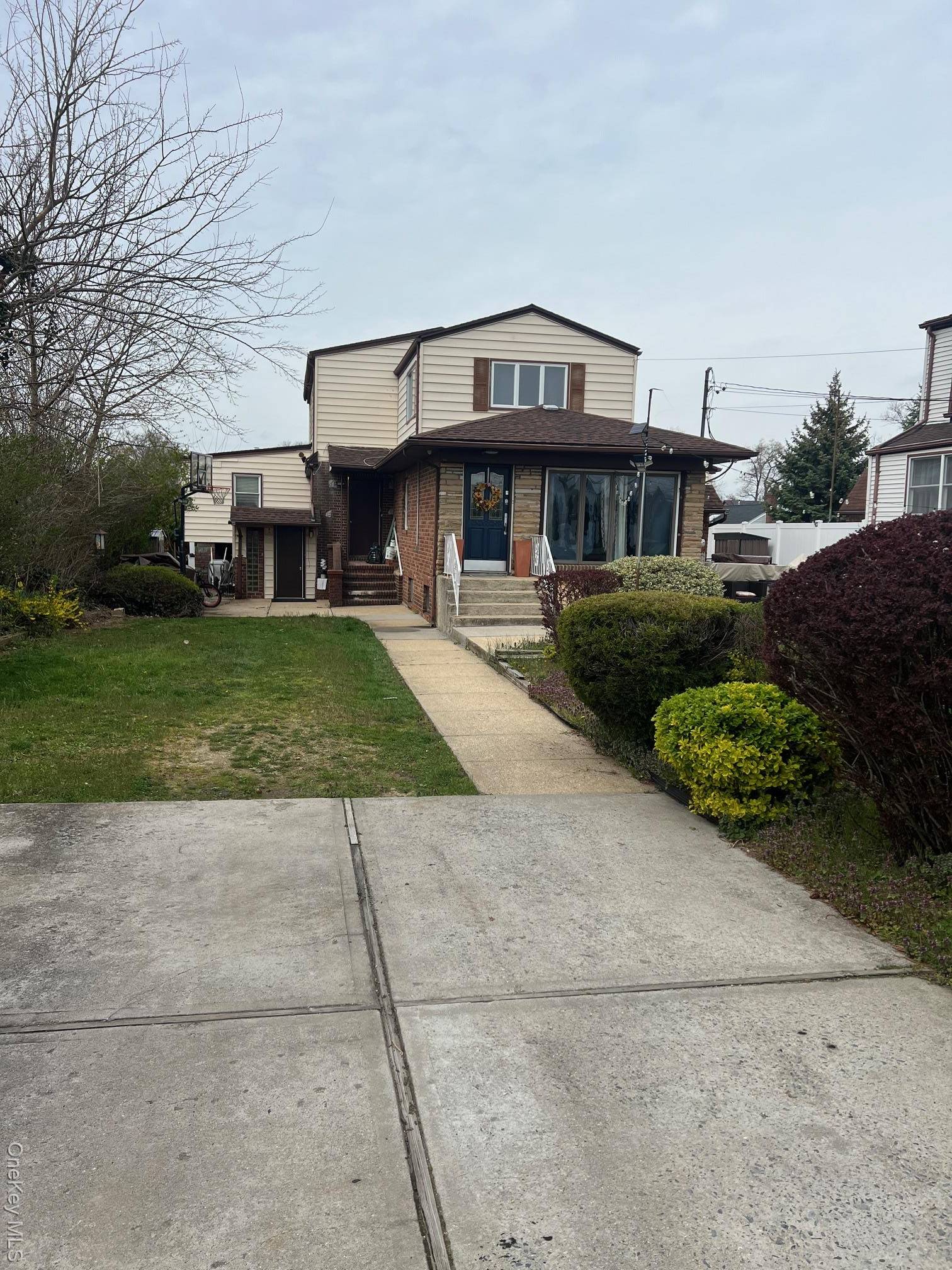 240 Oakley AVE, Hempstead, NY 11003