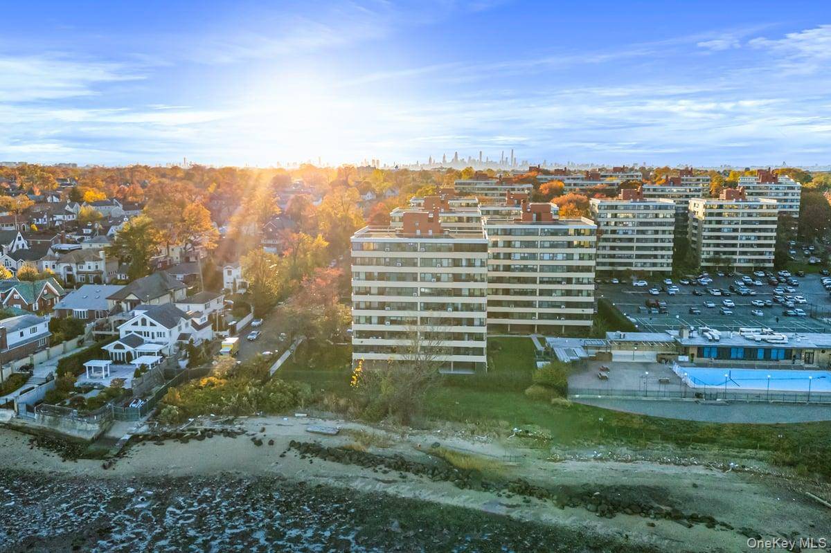 168-11 12th AVE #3D, Beechhurst, NY 11357