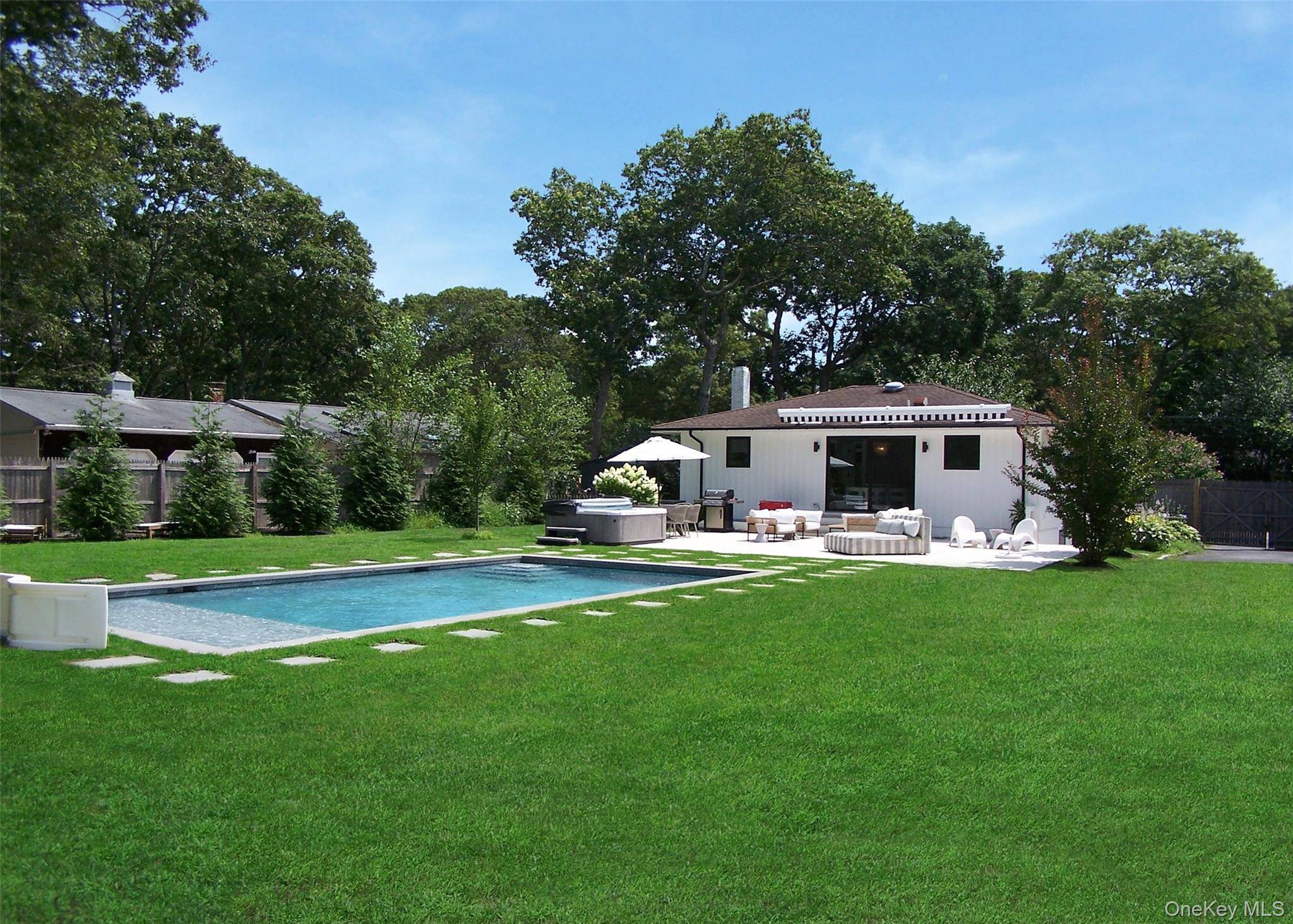 47 School ST, Hampton Bays, NY 11946