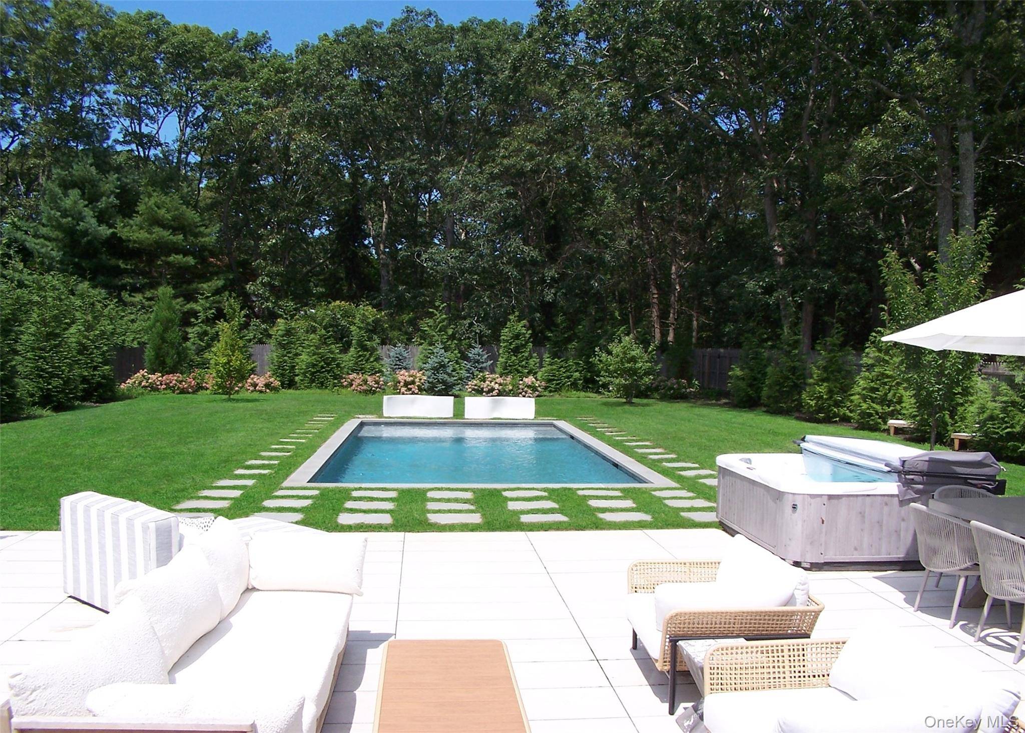 47 School ST, Hampton Bays, NY 11946