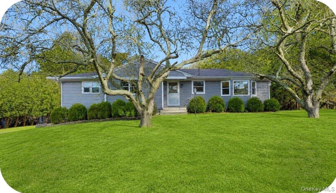 15 Club DR, Southampton, NY 11968