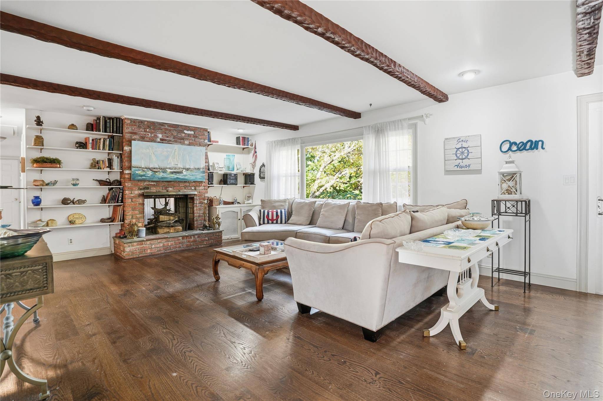 15 Club DR, Southampton, NY 11968