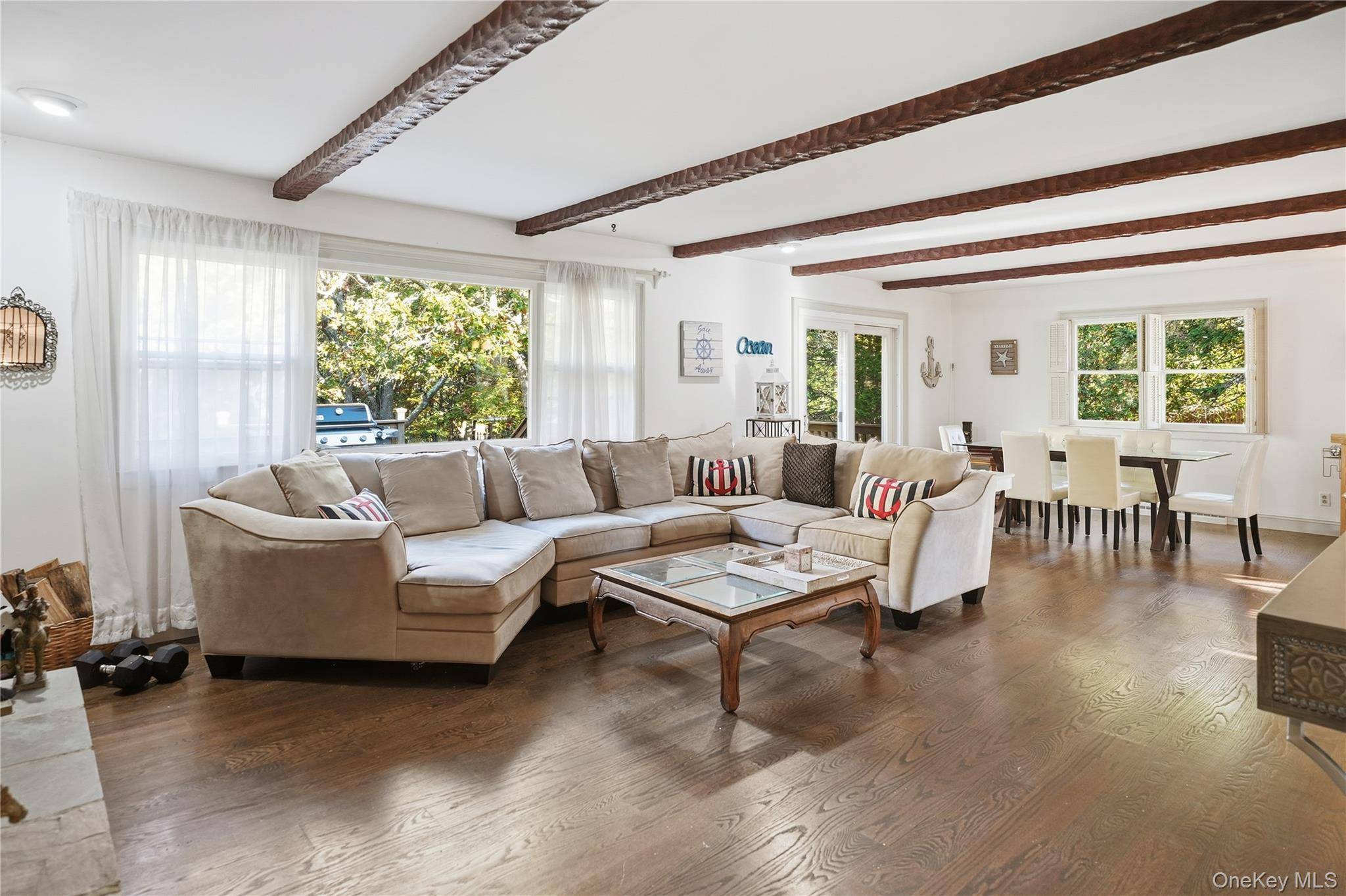 15 Club DR, Southampton, NY 11968