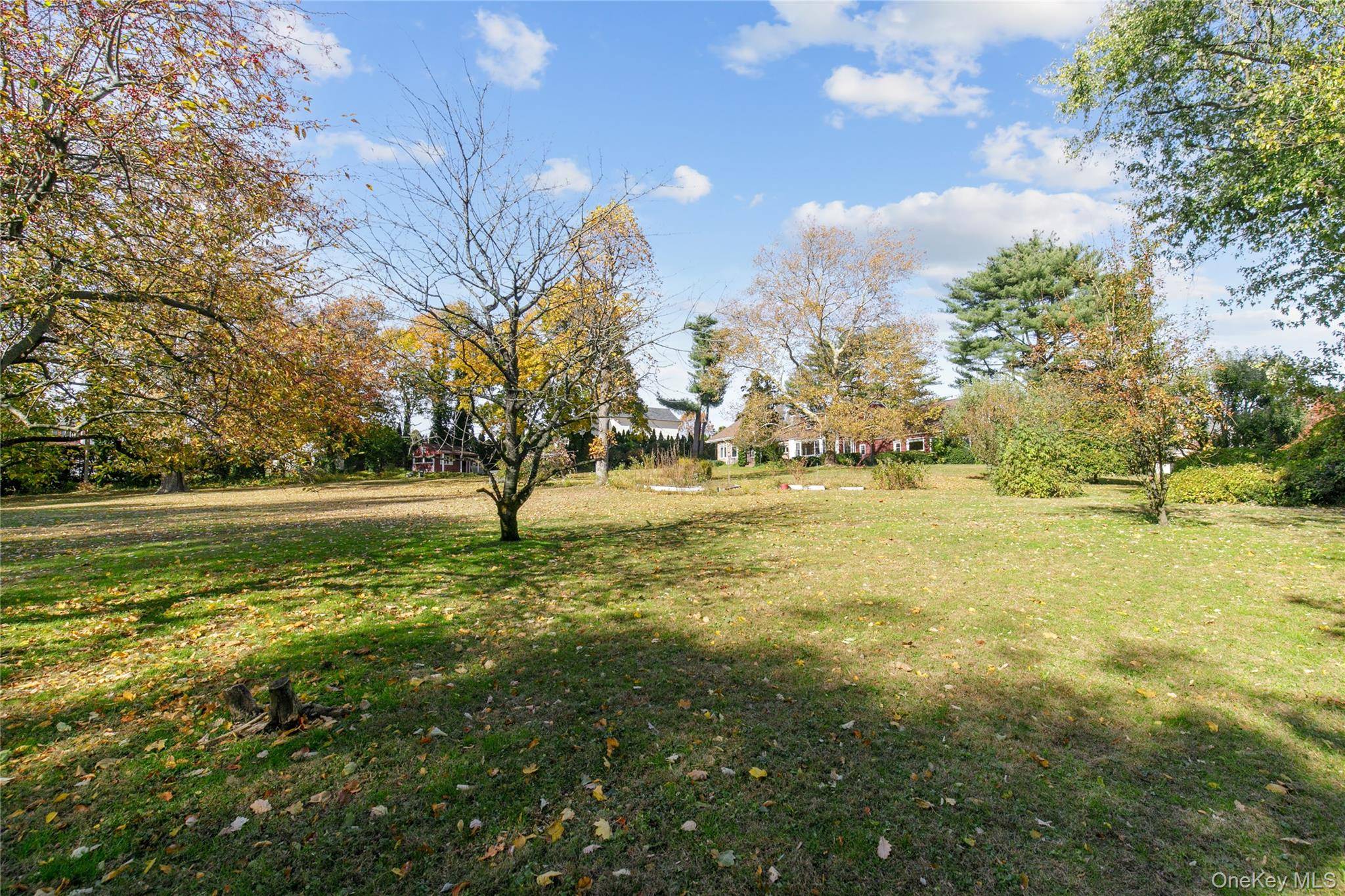18 LIGHTHOUSE RD, Great Neck, NY 11024