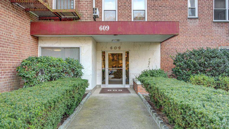 609 Palmer RD #3M, Yonkers, NY 10701