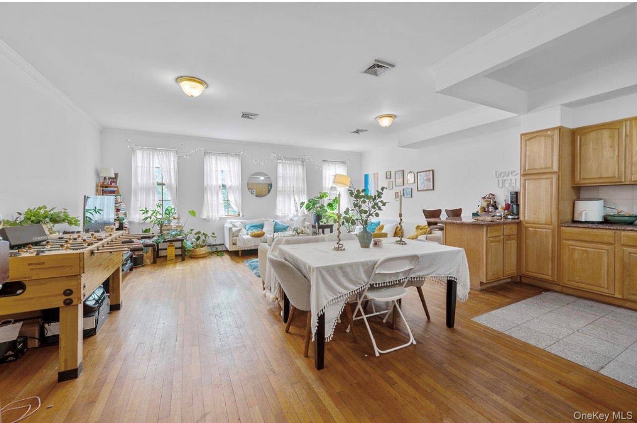 15 Evans ST, Brooklyn, NY 11201