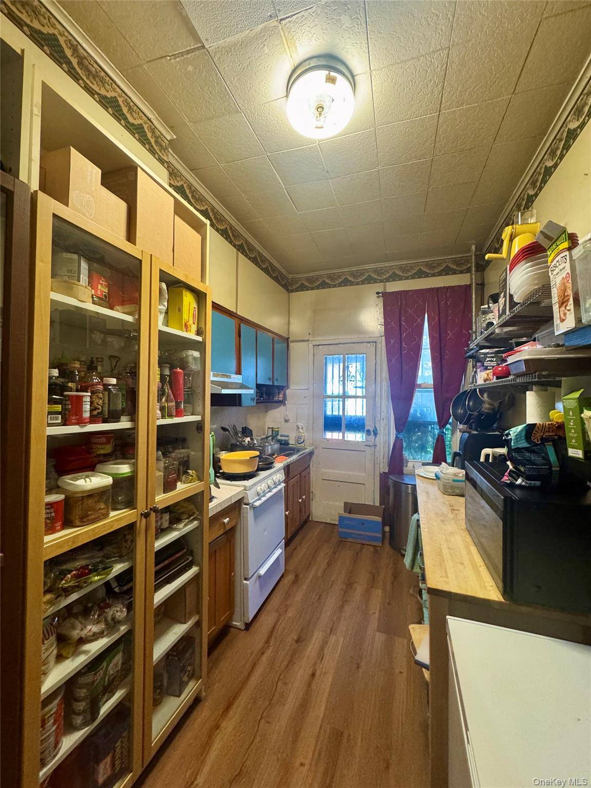 182 Lincoln AVE, Brooklyn, NY 11208