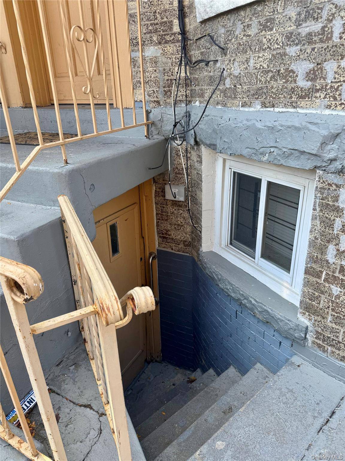 182 Lincoln AVE, Brooklyn, NY 11208