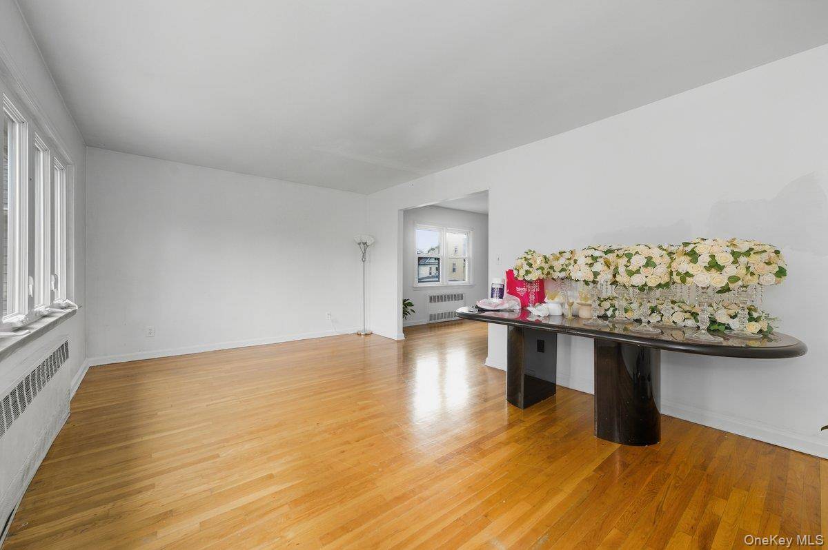 8754 110th ST, Richmond Hill, NY 11418