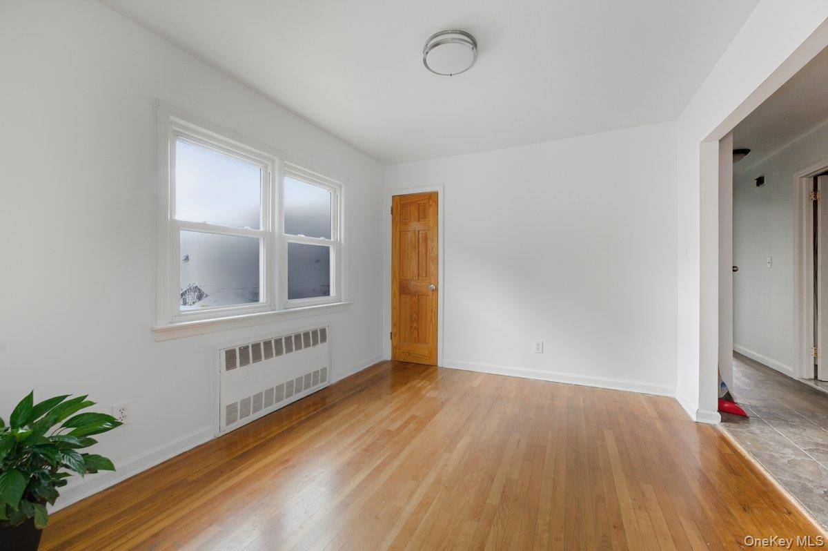 8754 110th ST, Richmond Hill, NY 11418