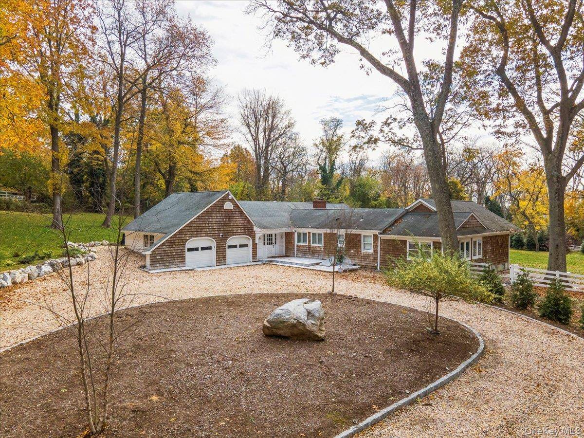 117 Locust LN, Northport, NY 11768