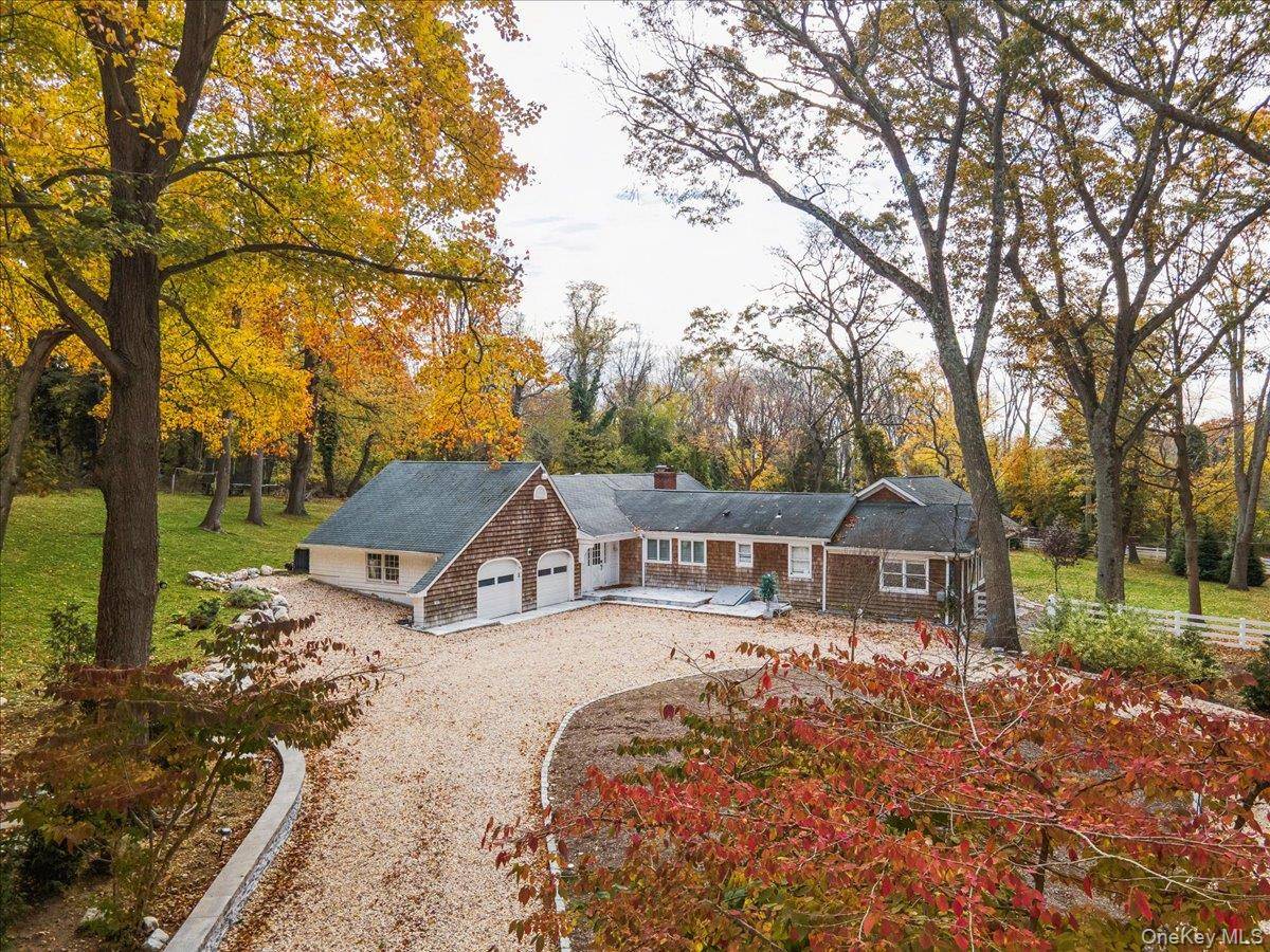 117 Locust LN, Northport, NY 11768