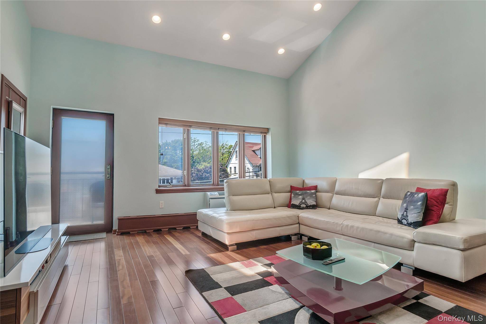 208 Beach 124th ST #6, Far Rockaway, NY 11694