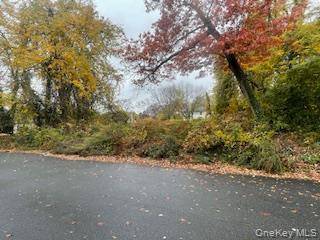 6 Pine ST, Wyandanch, NY 11798