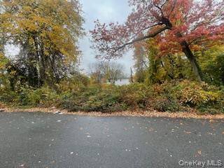 6 Pine ST, Wyandanch, NY 11798