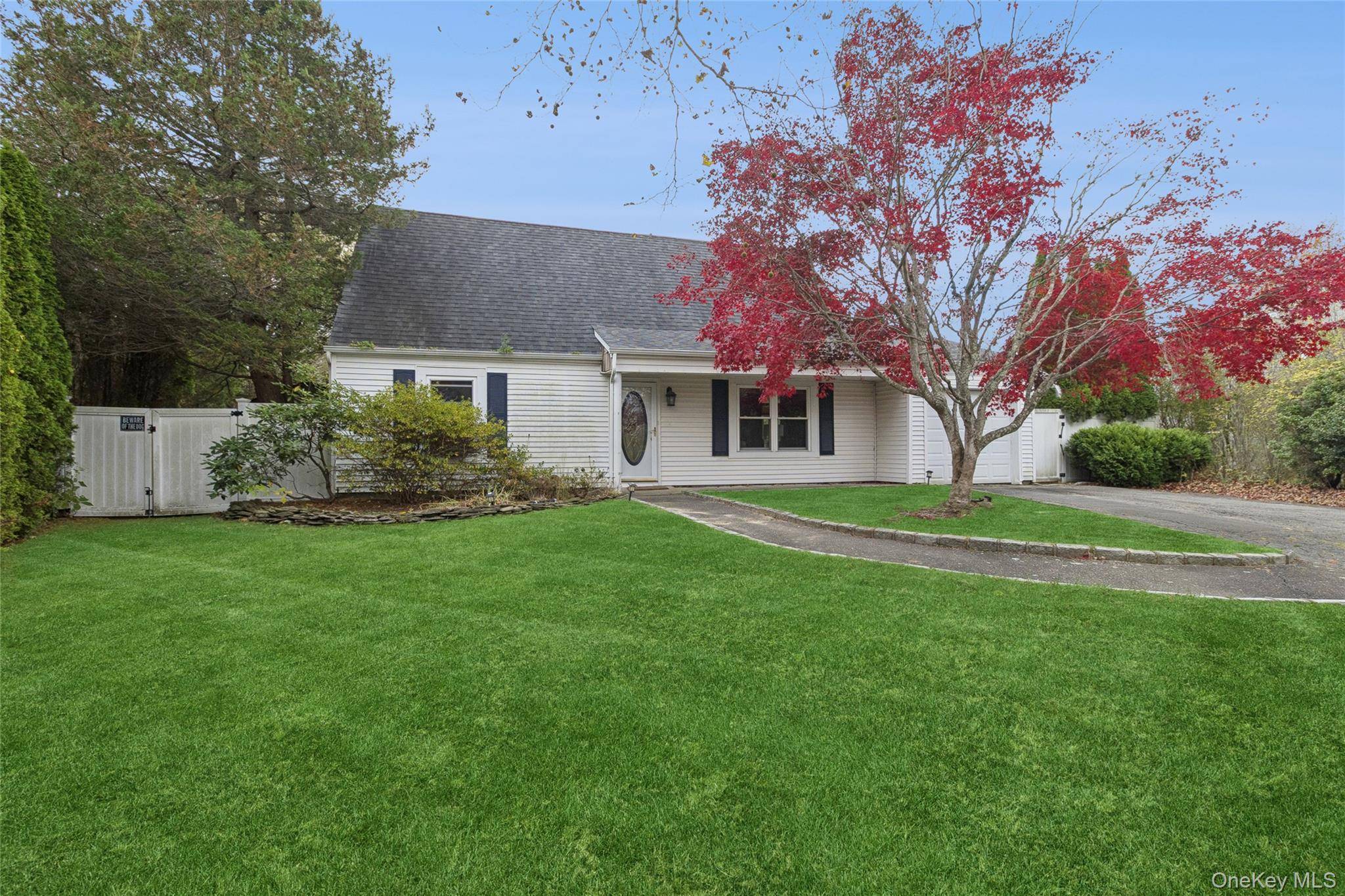 3 Meadowgrass LN, Southampton, NY 11968
