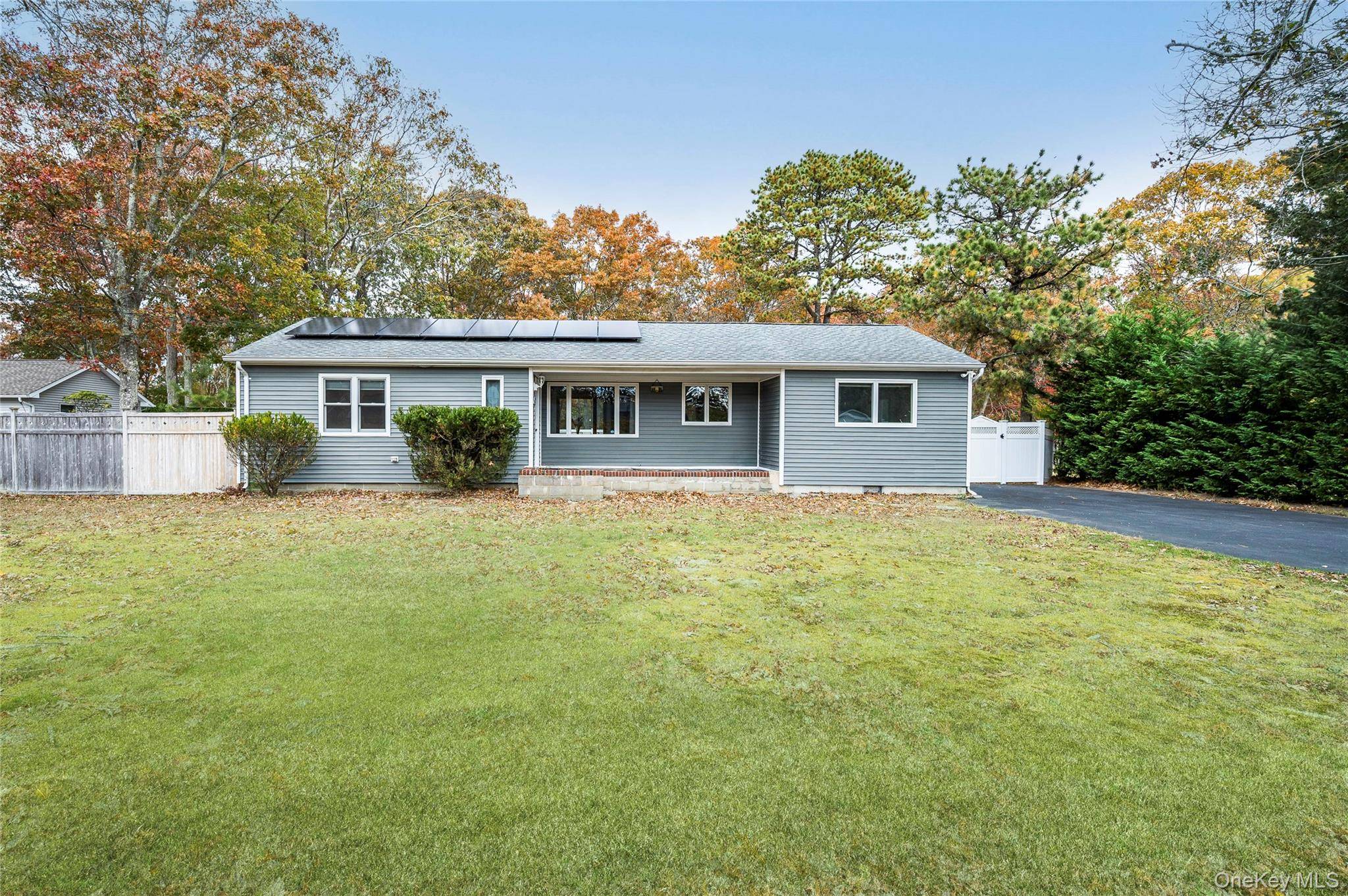 21 Woodridge RD, Hampton Bays, NY 11946