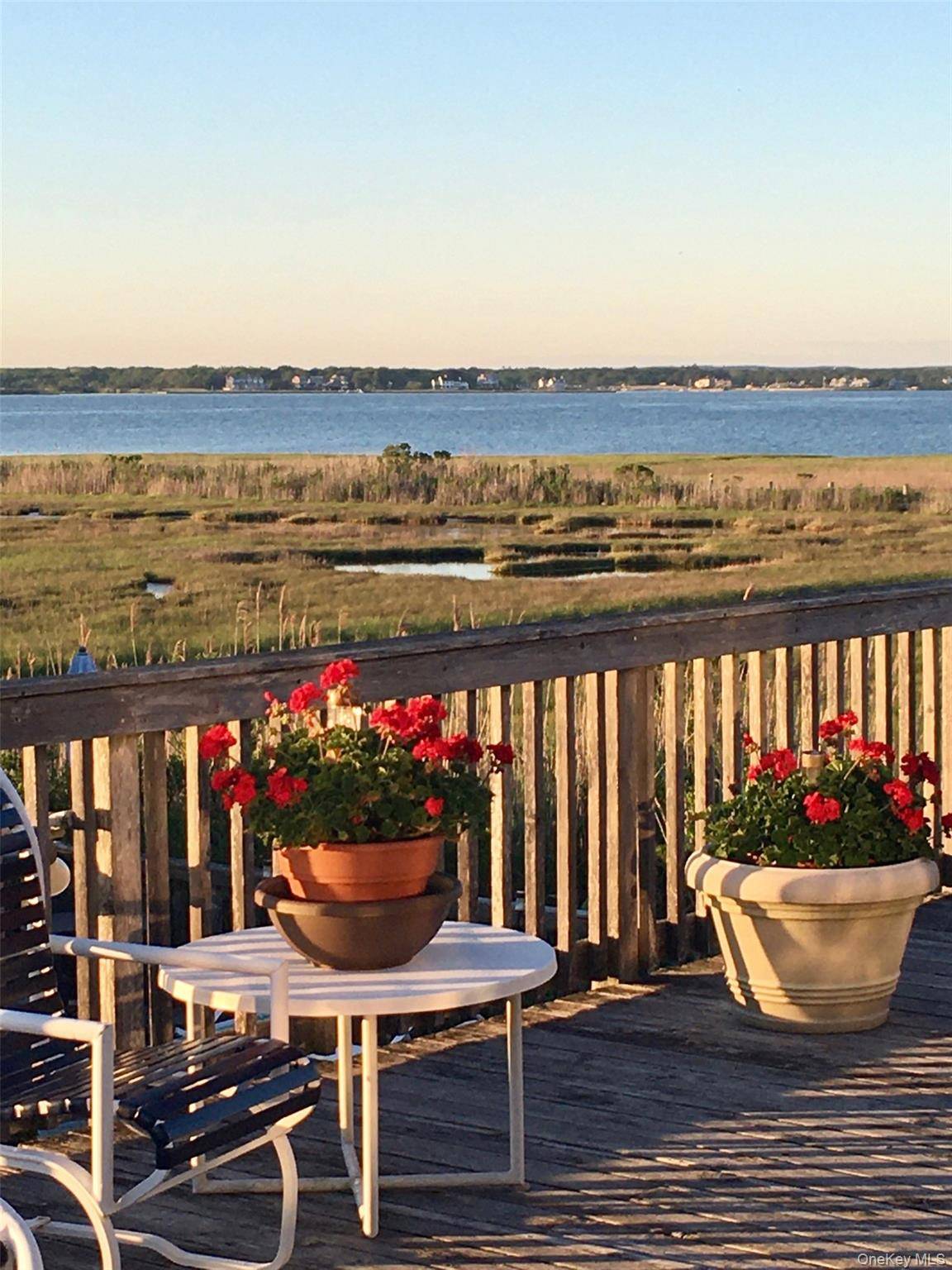 542 Dune RD, Westhampton, NY 11977