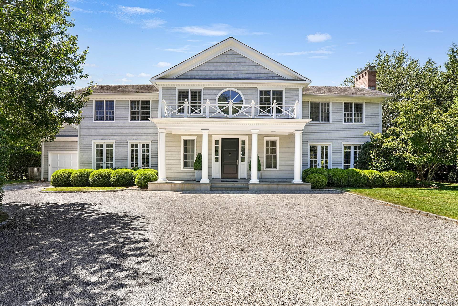 10 Horse Meadow LN, East Hampton, NY 11937