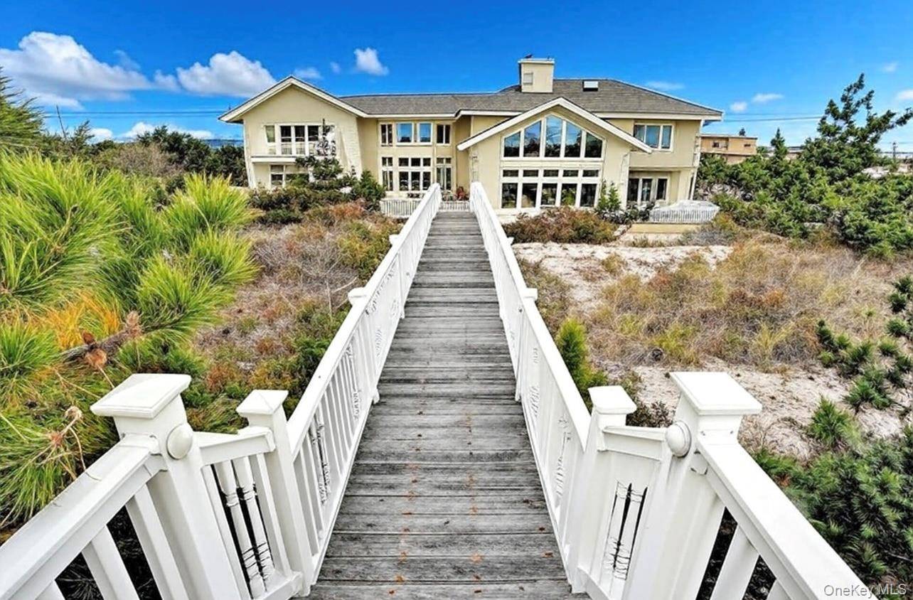 605 Dune RD, Westhampton, NY 11977