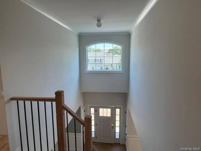 24 Patricia LN, Syosset, NY 11791