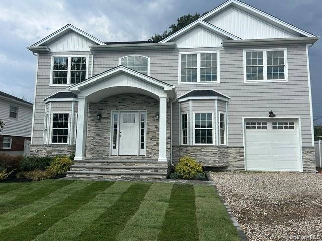 24 Patricia LN, Syosset, NY 11791