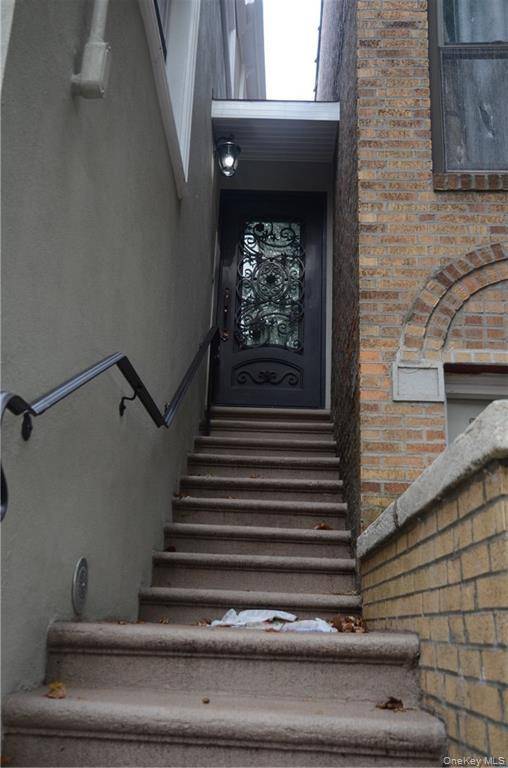 235 E 235th ST, Bronx, NY 10470