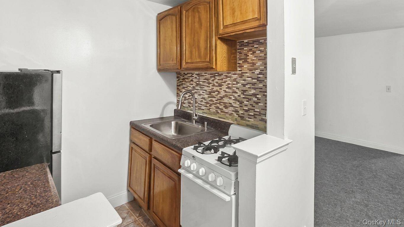 87-20 175th ST #1K, Jamaica, NY 11432