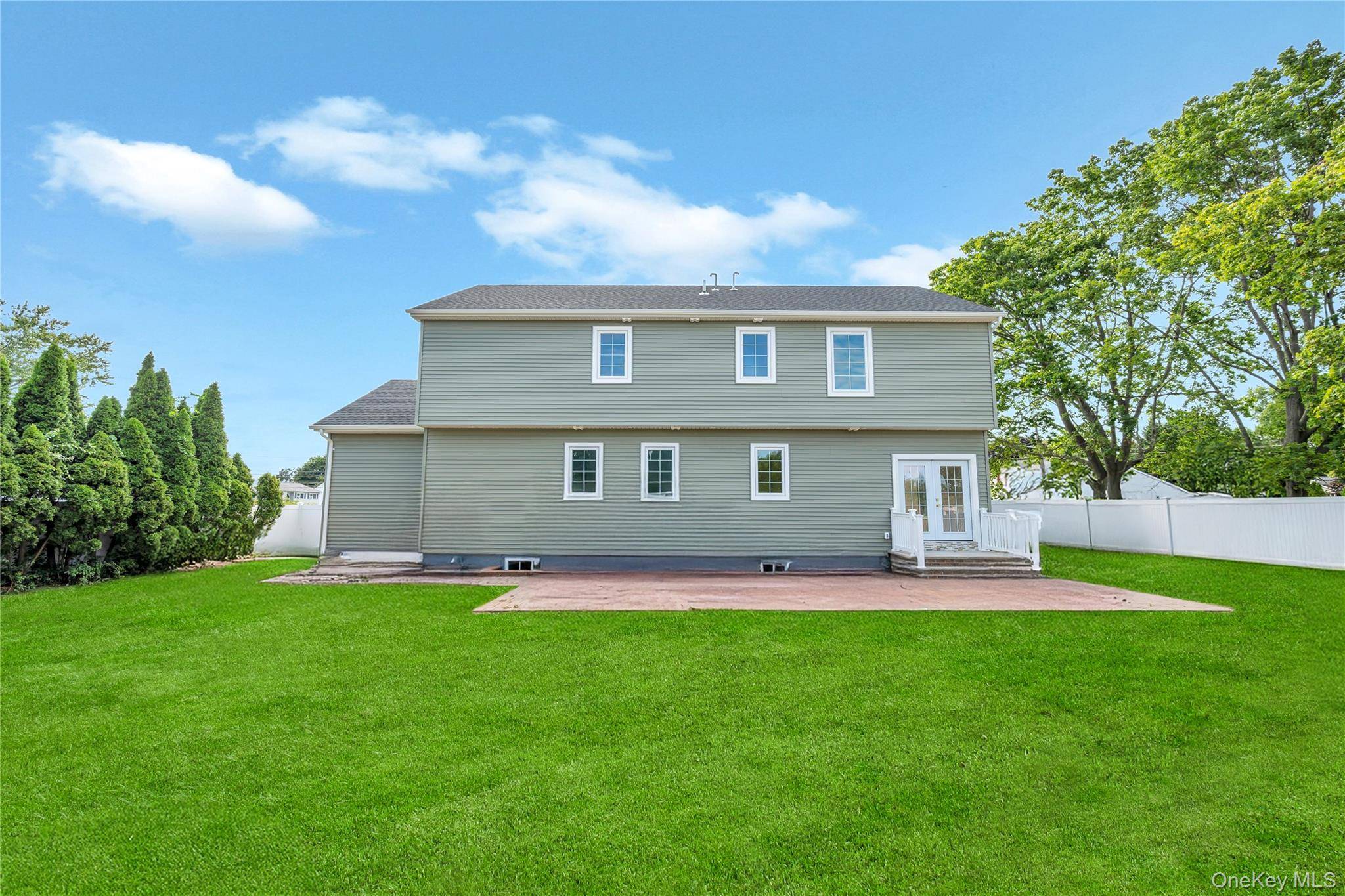 123 Cayuga AVE, Deer Park, NY 11729