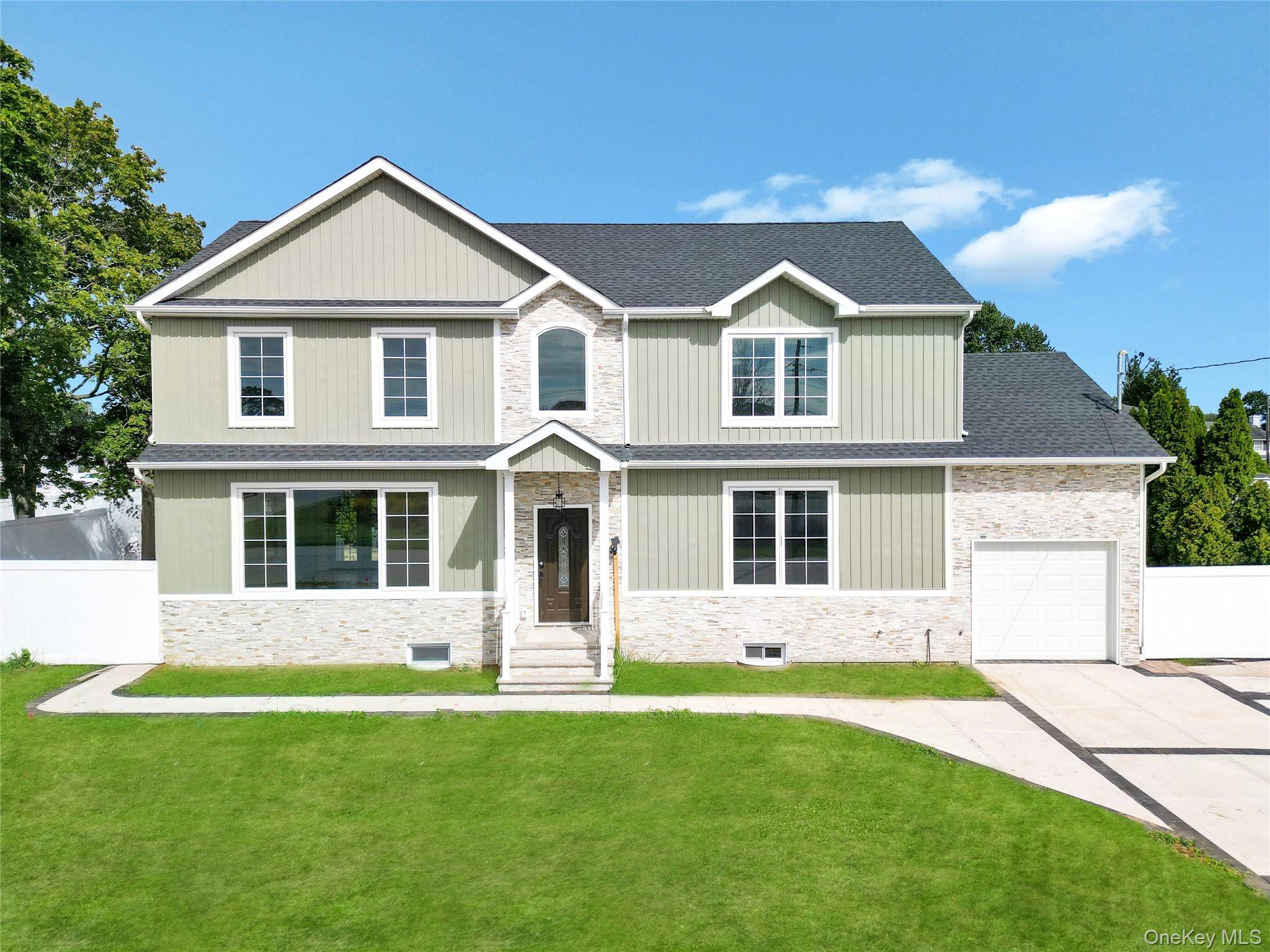 123 Cayuga AVE, Deer Park, NY 11729