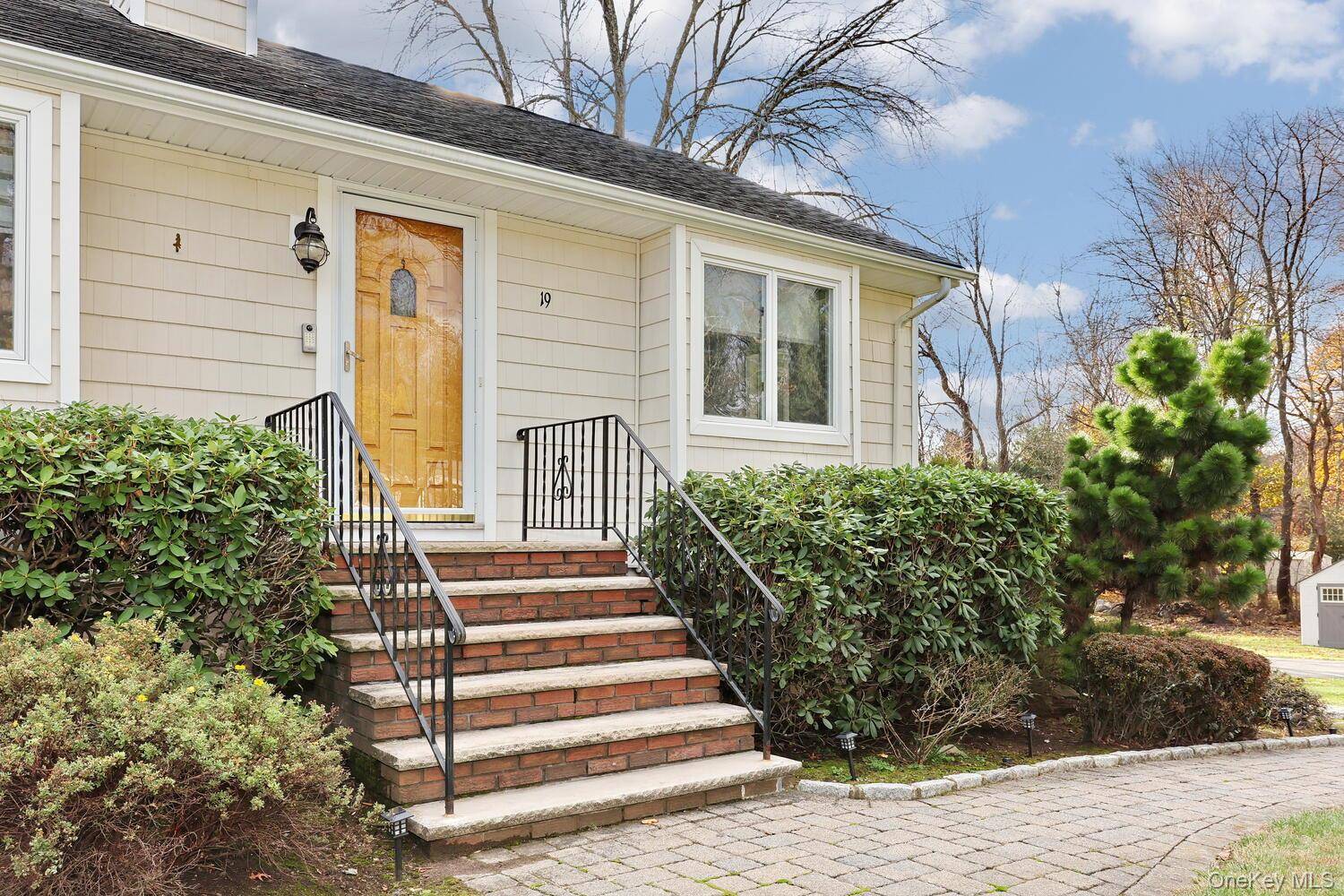 19 Augur RD, Suffern, NY 10901