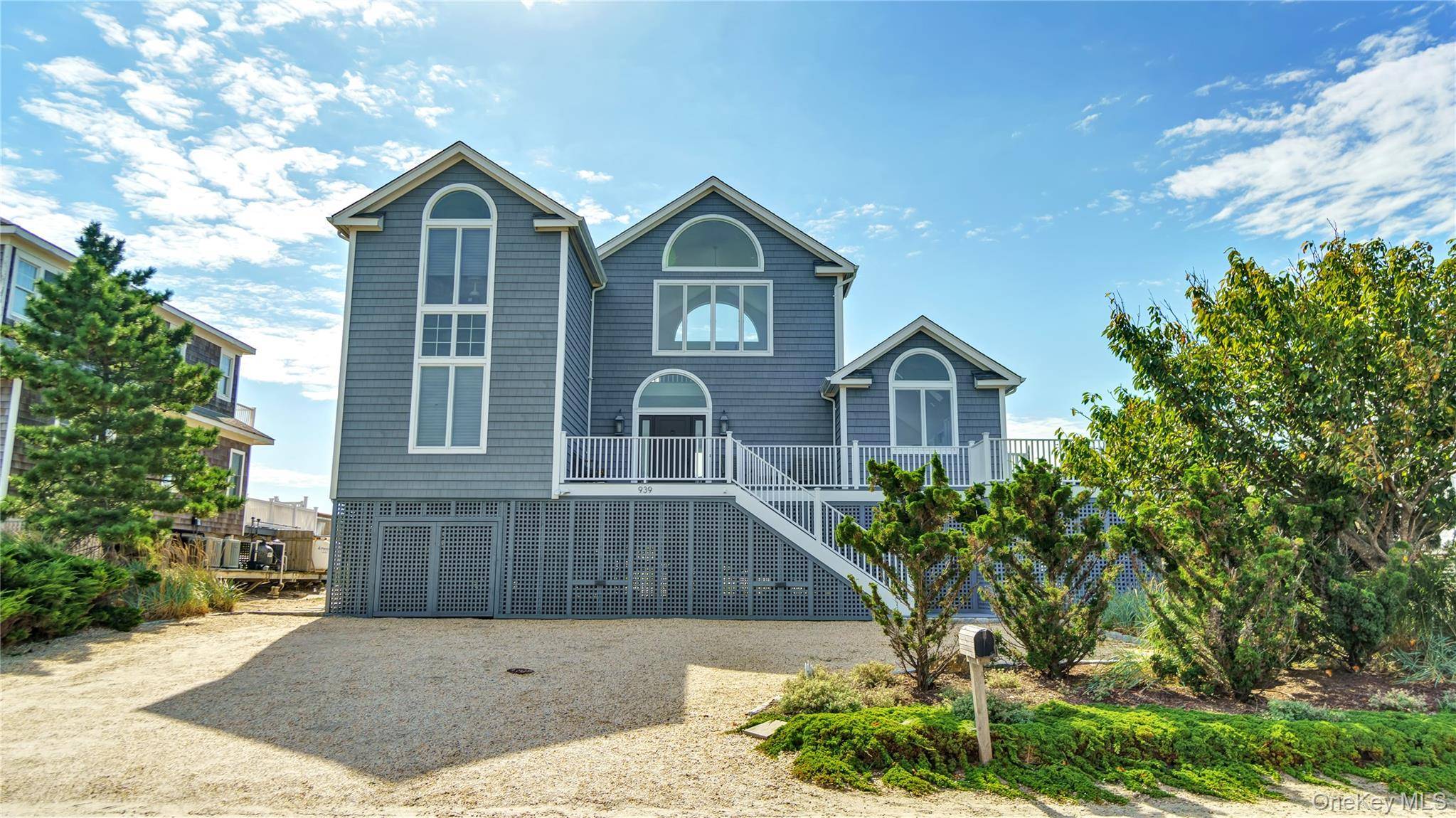 939 Dune RD, Westhampton Dunes, NY 11978