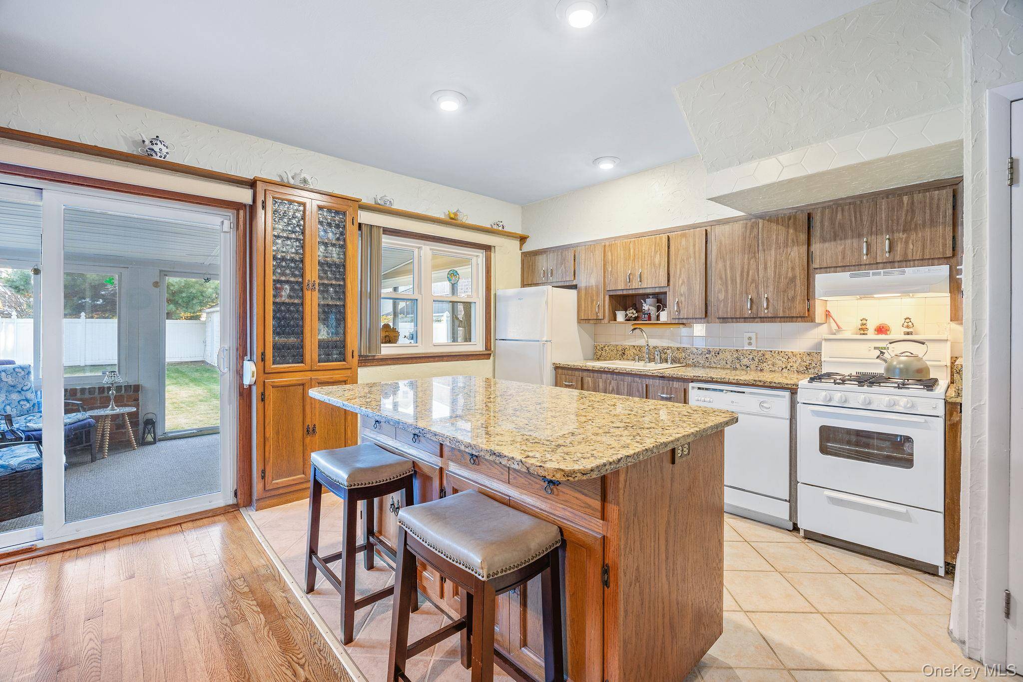 88-30 Cooper AVE, Glendale, NY 11385