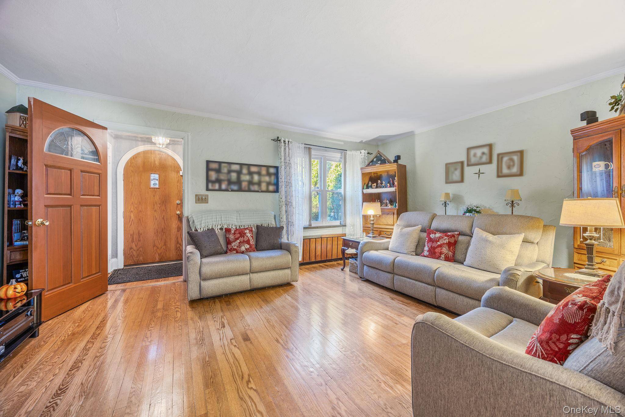 88-30 Cooper AVE, Glendale, NY 11385
