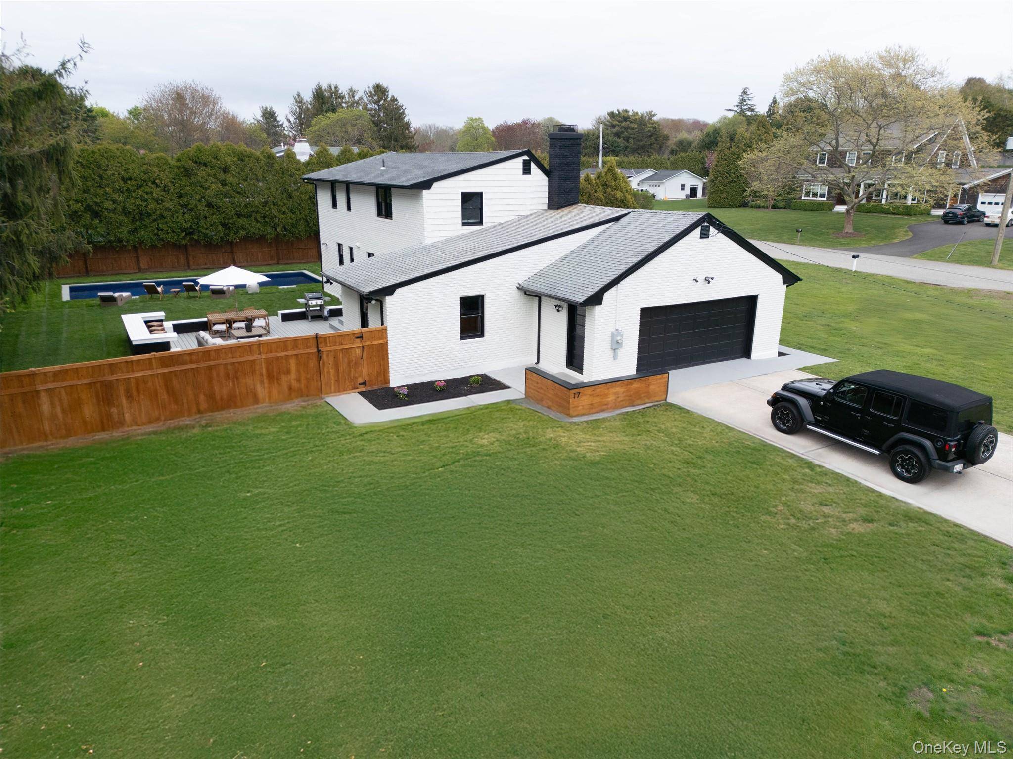 17 Underhill DR, Southampton, NY 11968