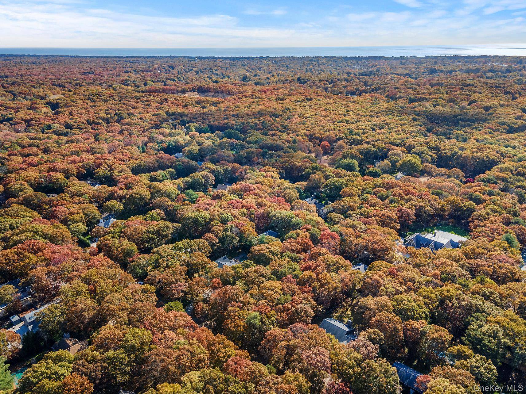 38 Wooded Oak LN, East Hampton, NY 11937