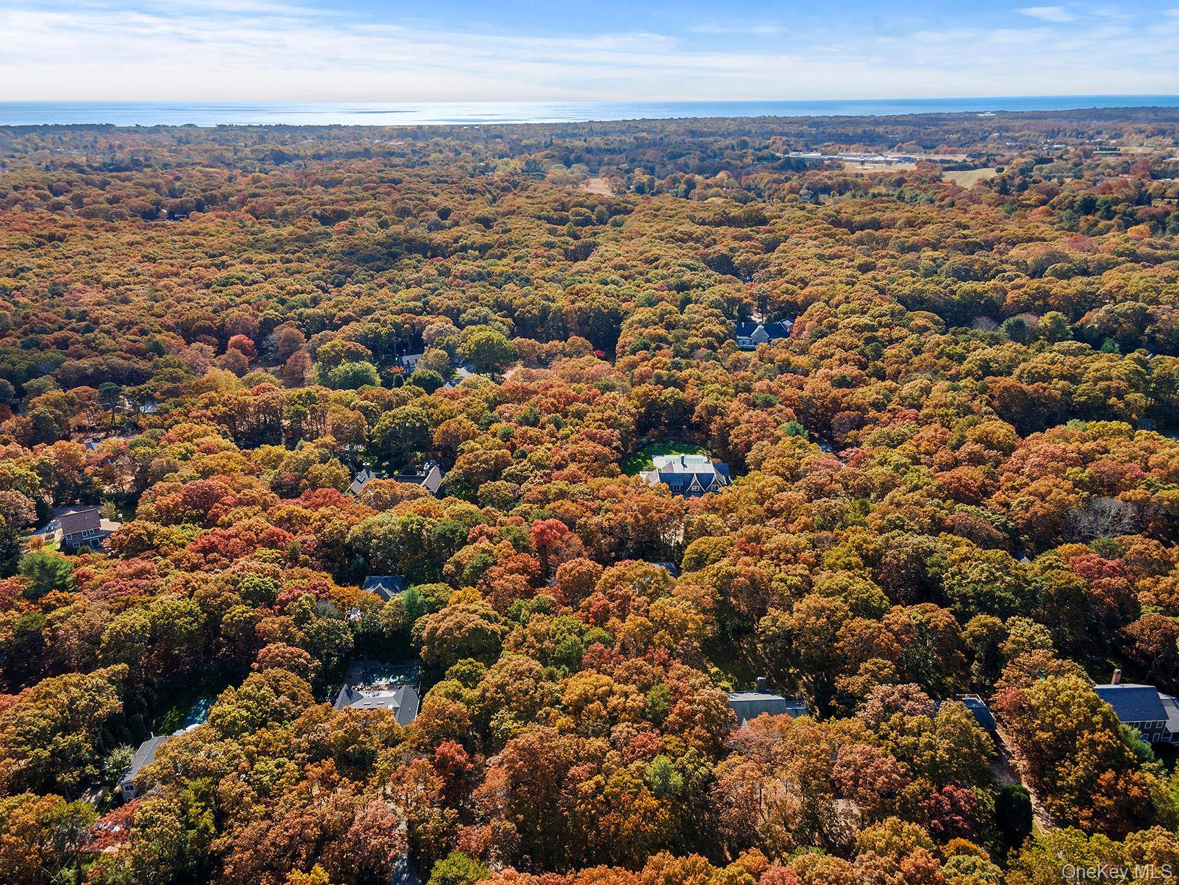 38 Wooded Oak LN, East Hampton, NY 11937