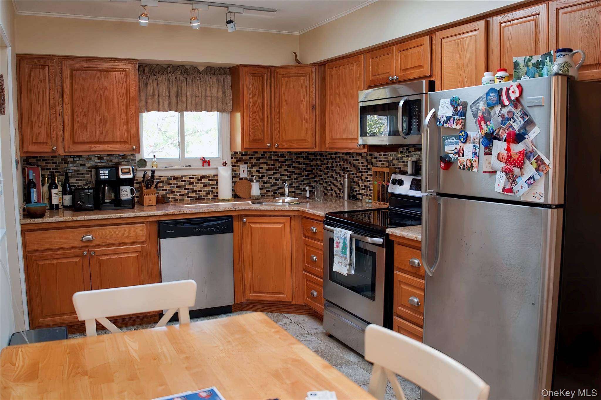 215 Lakeside TRL, Ridge, NY 11961