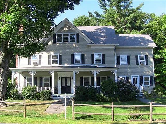 824 Peenpack TRL, Sparrowbush, NY 12780