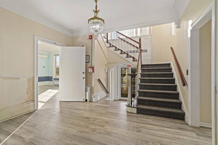 19 Greenridge AVE, White Plains, NY 10605