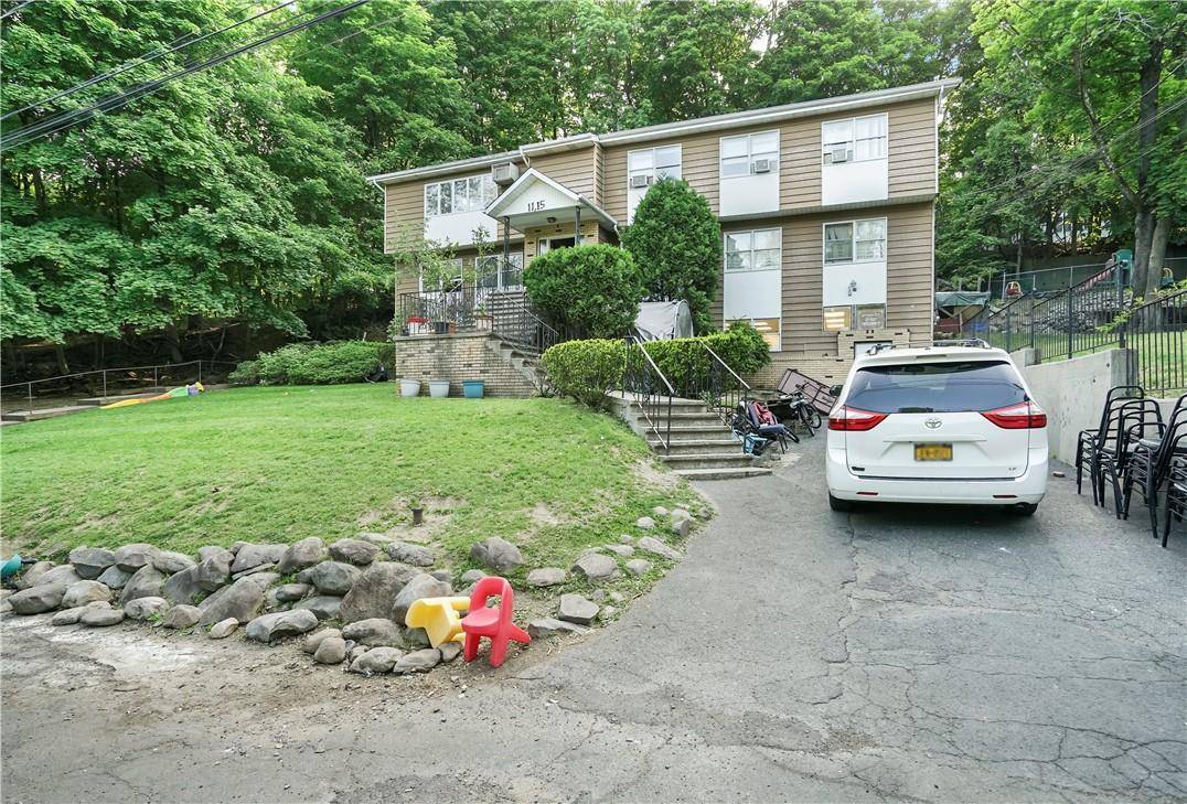 11 Emes LN, Monsey, NY 10952