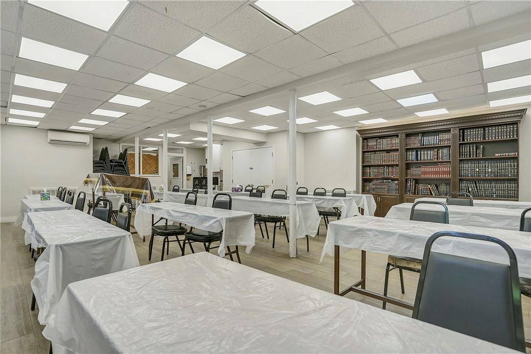 11 Emes LN, Monsey, NY 10952