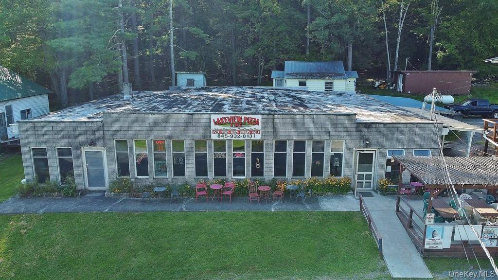 23 Crestwood RD, Lake Huntington, NY 12752