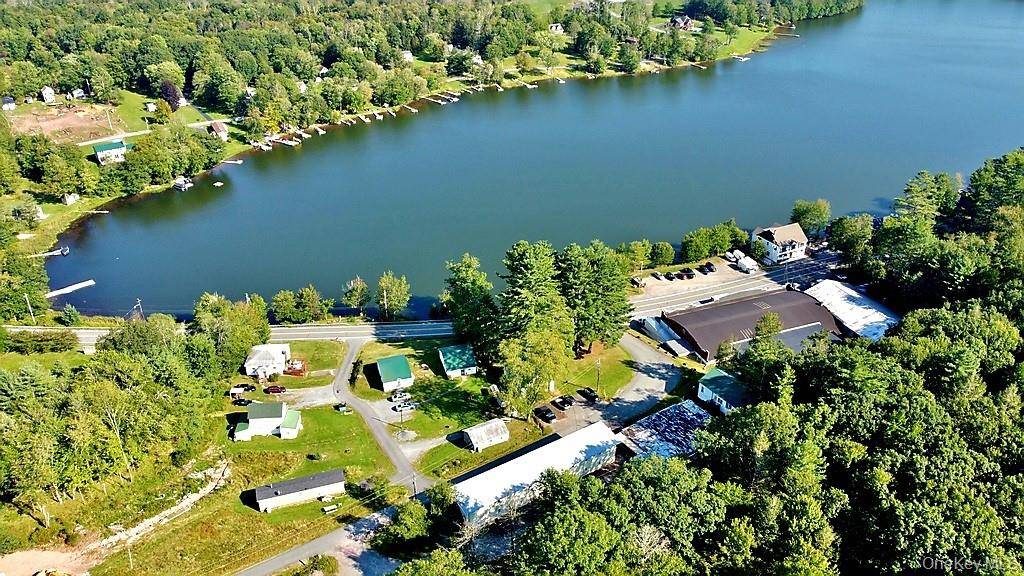 23 Crestwood RD, Lake Huntington, NY 12752
