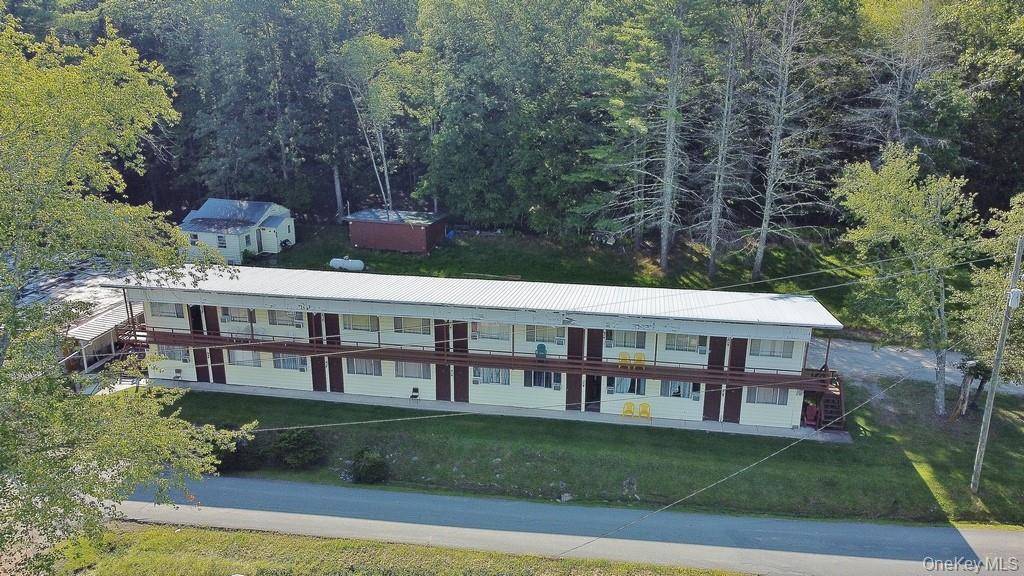 23 Crestwood RD, Lake Huntington, NY 12752