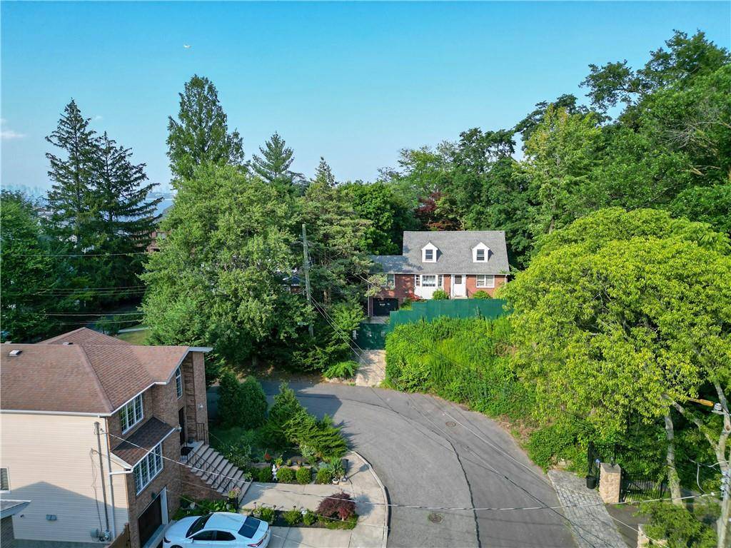 71 Wadsworth RD, Staten Island, NY 10305