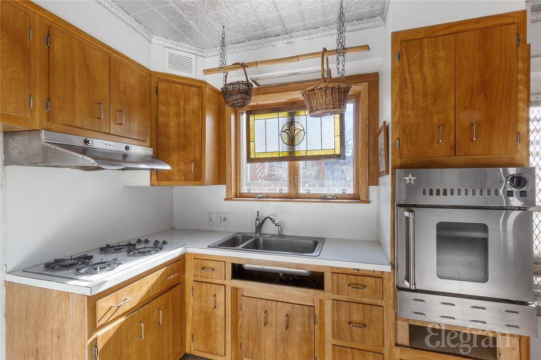 4 78th ST, Brooklyn, NY 11209
