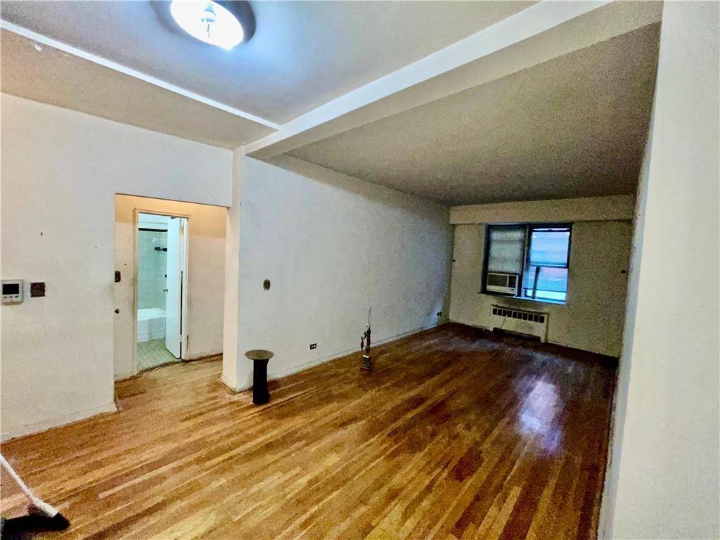740 E 232nd ST #TD, Bronx, NY 10466