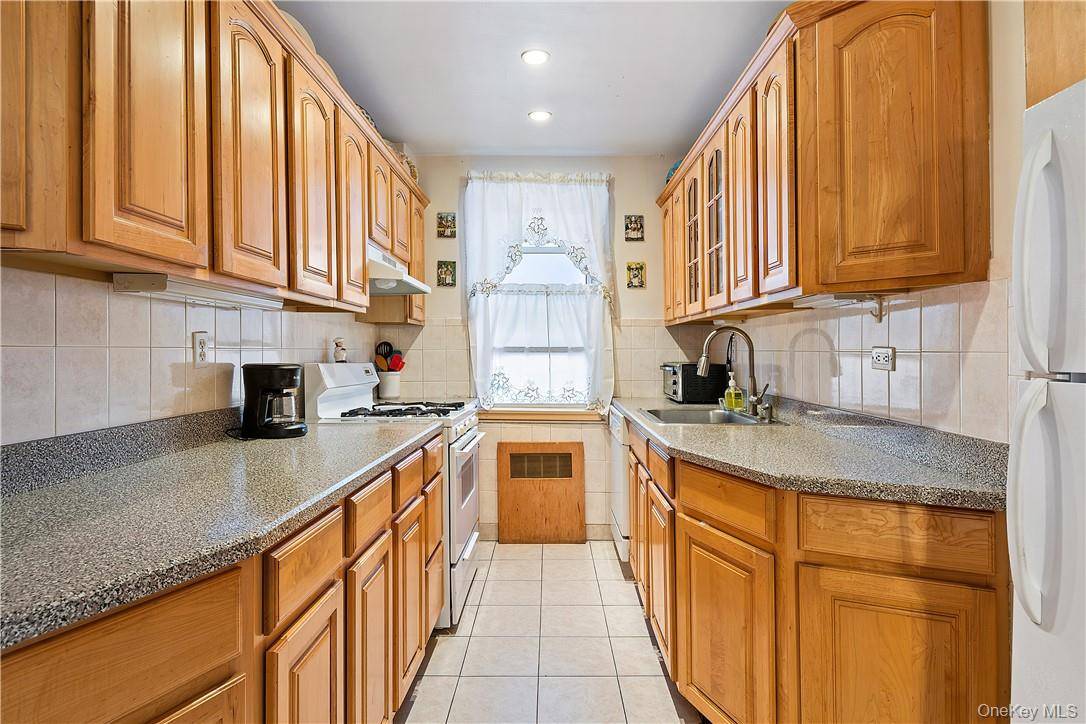 525 W 236 ST #5B, Bronx, NY 10463