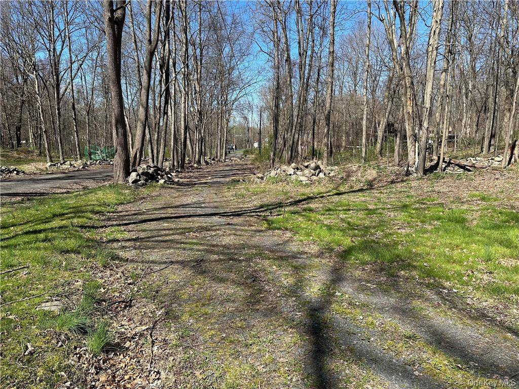 Cronk RD, Wallkill, NY 12589